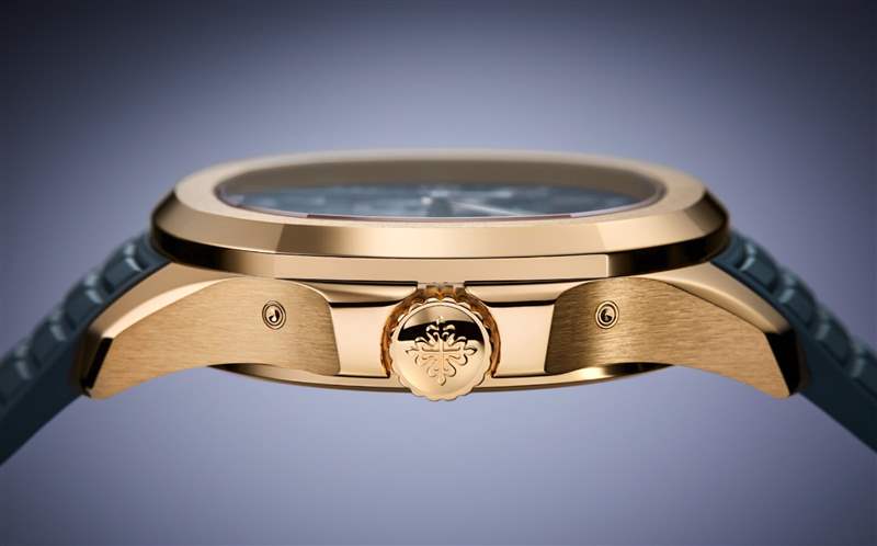 表冠兩側有隱藏式按把可以快調各項日歷顯示。 （PATEK PHILIPPE）