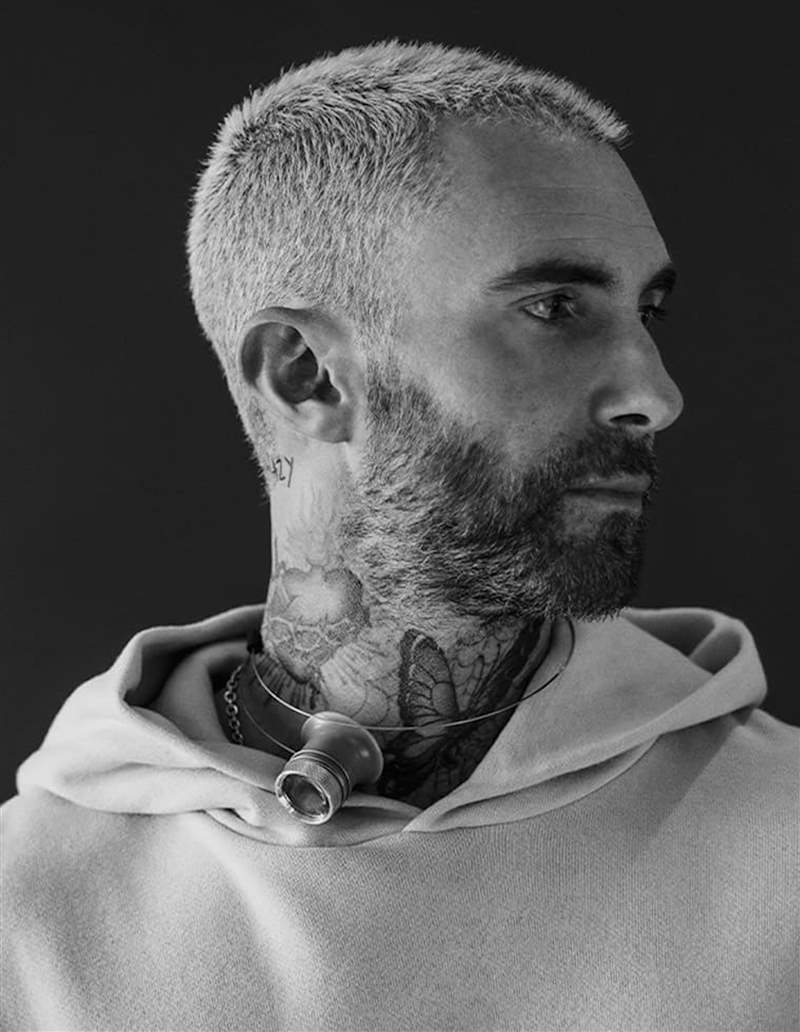 Maroon 5主唱Adam Levine喜歡收藏高級手表,最近他拓展了玩表的層次,找上Artisans de Genève幫他改造勞力士Daytona。 (Source:Artisans de Genève) Maroon 5主音改裝Daytona勁有Taste!霓虹綠鏤空勞力士極具觀賞性-復刻表