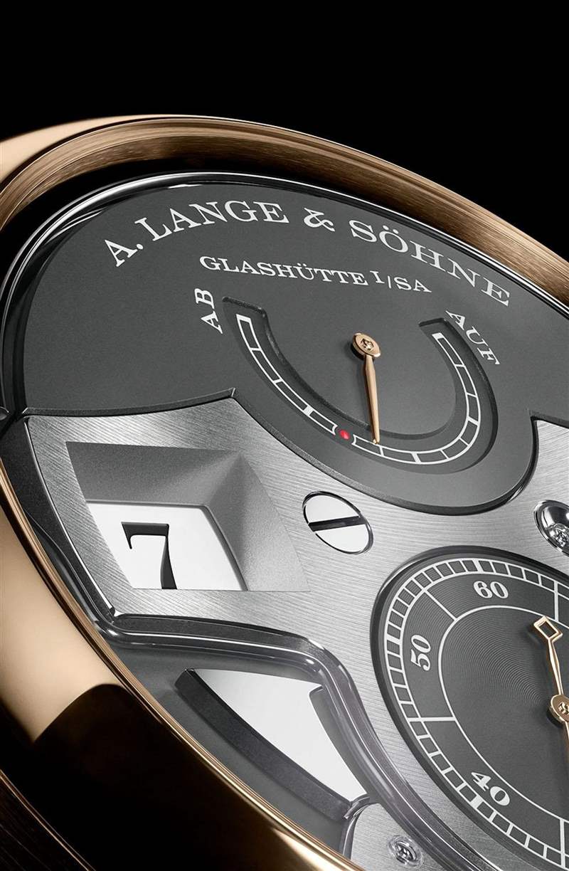 圖片來源:A. Lange & S?hne 朗格18K蜂蜜金新作結(jié)合跳字顯示和十進(jìn)制三問裝置之復(fù)雜逸品-復(fù)刻表
